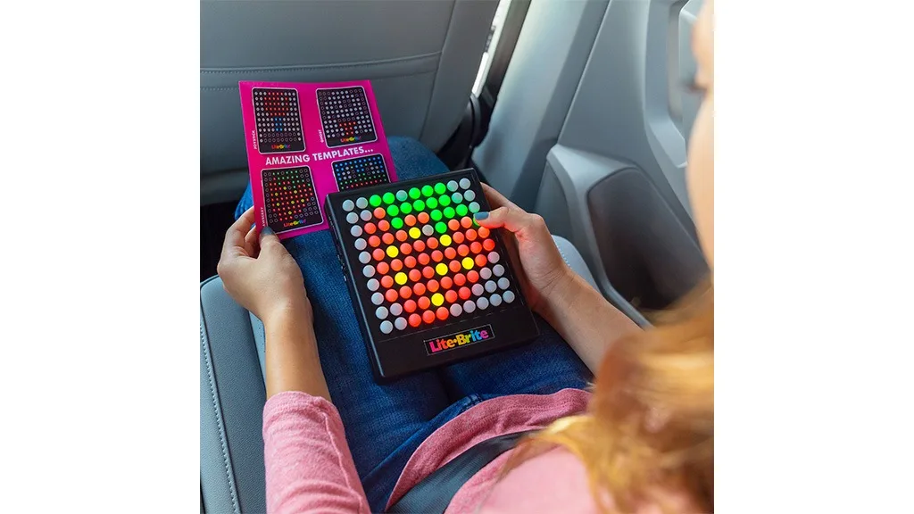 La nueva generación de Lite-Brite ofrece aún más posibilidades de juego
