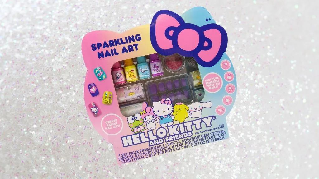 Este set de artista de uñas brillante de Hello Kitty hace que las manicuras sean mágicas