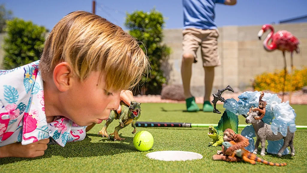 Los niños pueden unirse al equipo Dino en el juego Schleich Dinosaurs: Mission Dino Camp