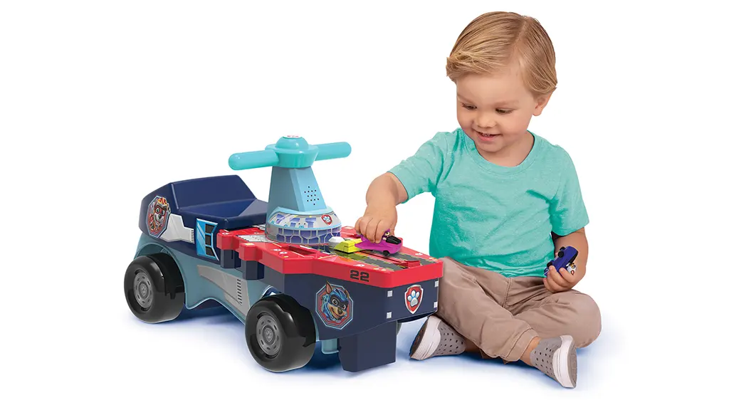 Los niños pueden entrar en acción con el coche volador de PAW Patrol con propulsión a pie