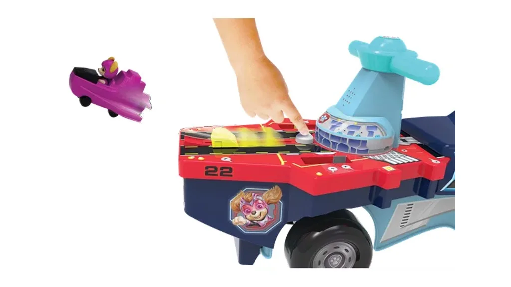 Los niños pueden entrar en acción con el coche volador de PAW Patrol con propulsión a pie