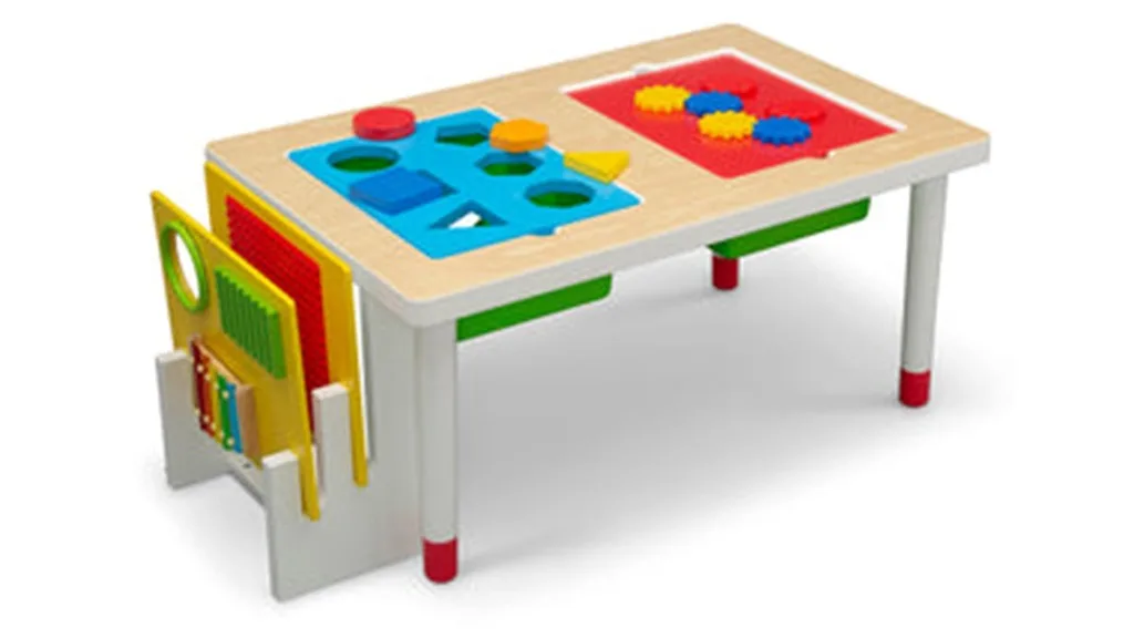Esta mesa sensorial es un centro de entretenimiento y exploración