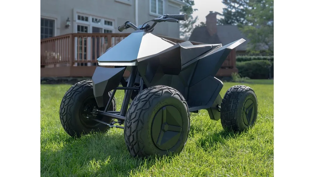 Los niños dominan las calles con el nuevo modelo Cyberquad.