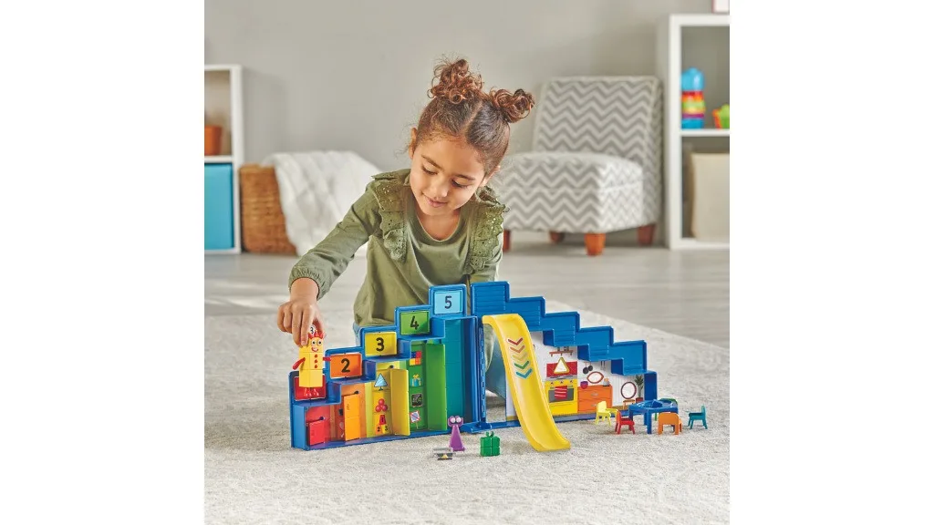 Resolviendo Aventuras Matemáticas con el Centro de Misión del Equipo Numberblocks