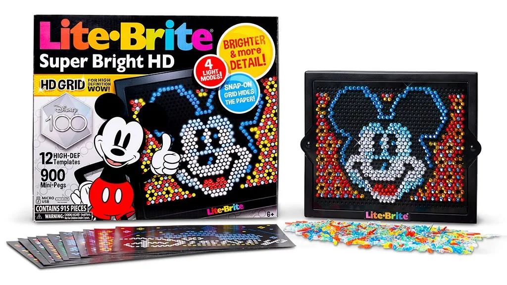 La edición Lite-Brite Super Bright HD Disney100 brilla mágicamente, sin polvo de hada.