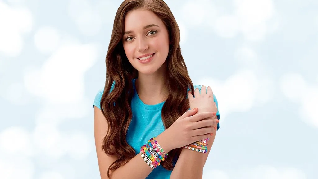 Exprésate con las pulseras de moda de Shimmer ‘n Sparkle ABC.
