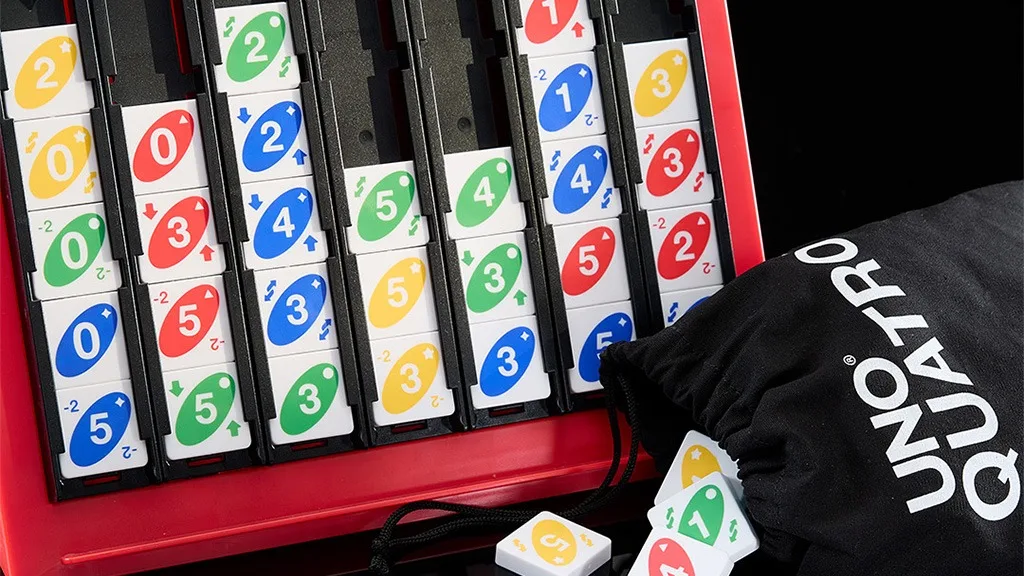 ¡Sal a jugar en grupo con Mattel UNO Quatro!