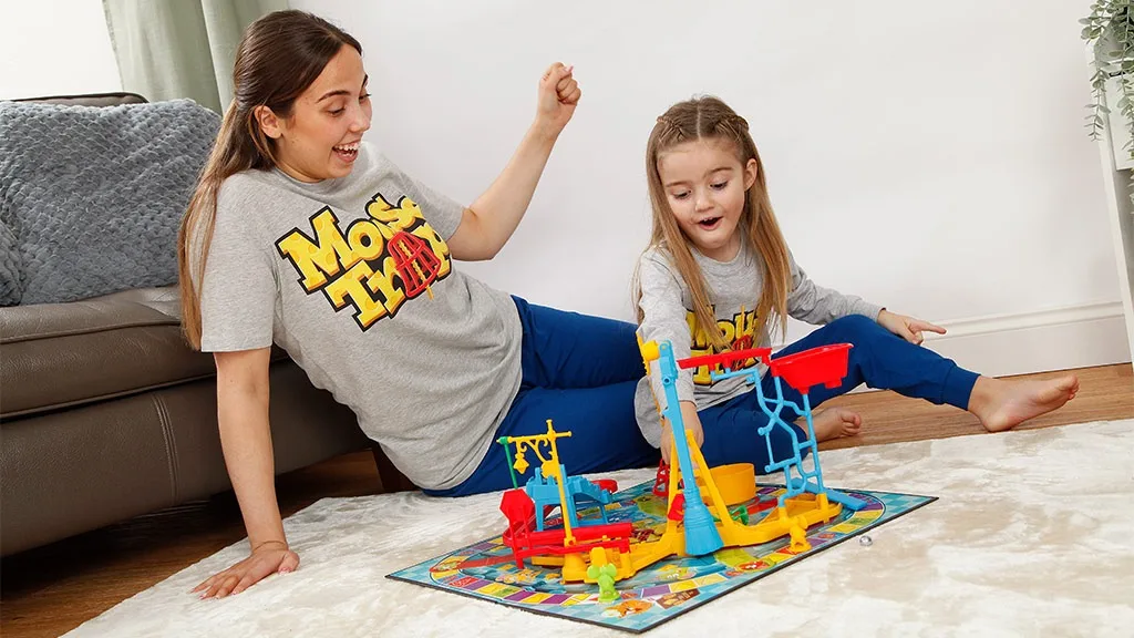La familia puede vestirse con estilo para la noche de juegos de mesa con pijamas de juegos de mesa.