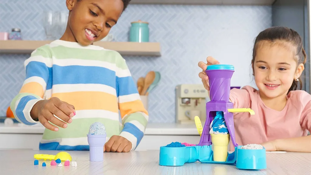 Estoy gritando, tú gritas por la estación de hacer helados suaves de Kinetic Sand.