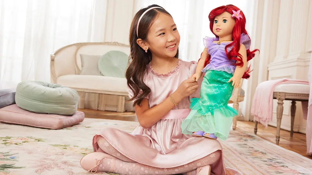 Los niños ahora pueden jugar con las muñecas American Girl junto a Ariel, Tiana y Cenicienta