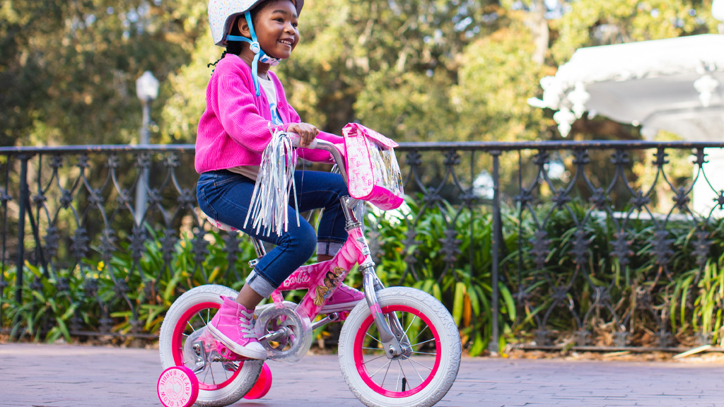 ¡Entra en el verano con las bicicletas inspiradas en Dynacraft Barbie y Hot Wheels!