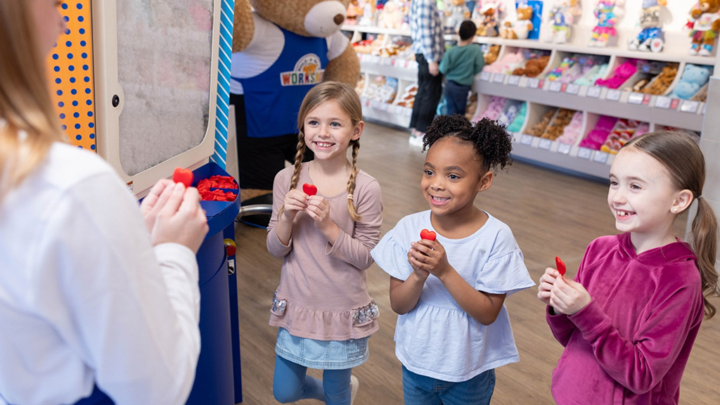 Build-A-Bear celebra el Día Internacional del Juego con regalos y actividades gratuitas