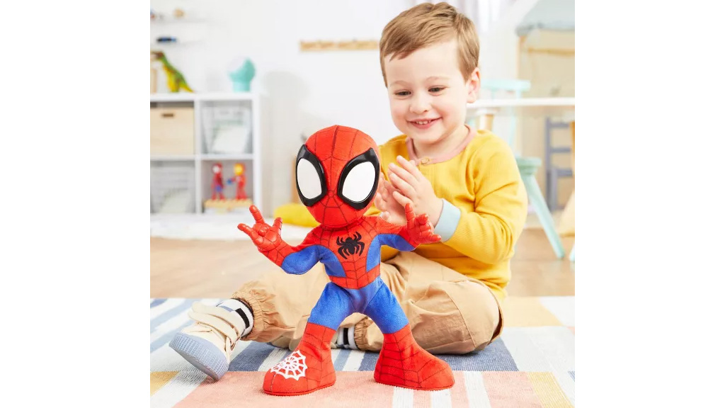 ¡Descubre los movimientos de superhéroe este verano con el Spider-Man que baila y trepa!