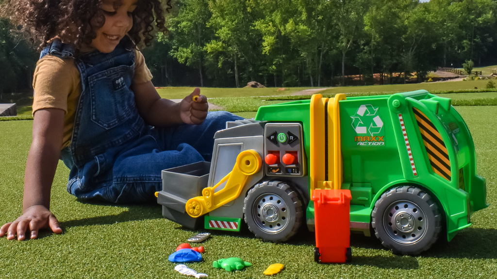 ¡Acelera la diversión de verano con los vehículos de Sunny Days Maxx Action y John Deere!