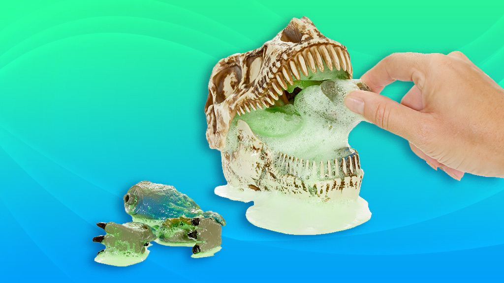 ¡Los niños pueden babearse las manos con el nuevo juego GrossMos! Dino de MGA Entertainment!