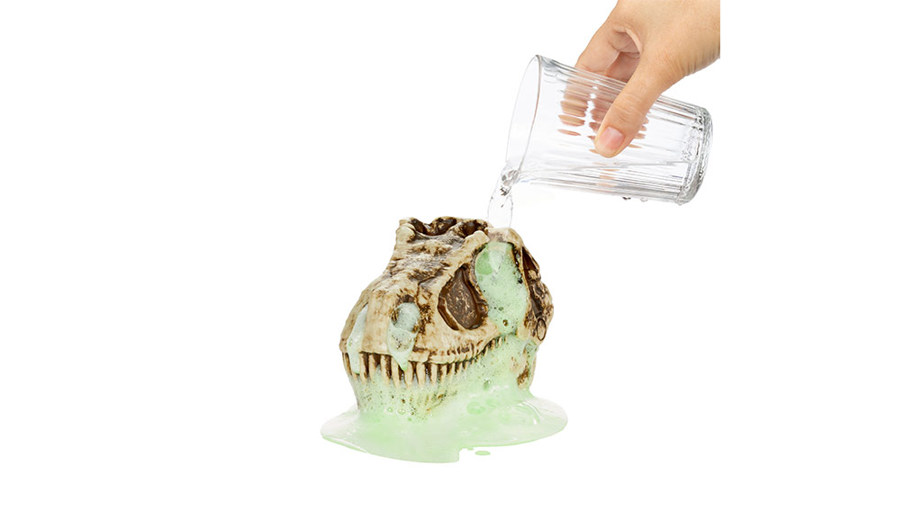 ¡Los niños pueden babearse las manos con el nuevo juego GrossMos! Dino de MGA Entertainment!