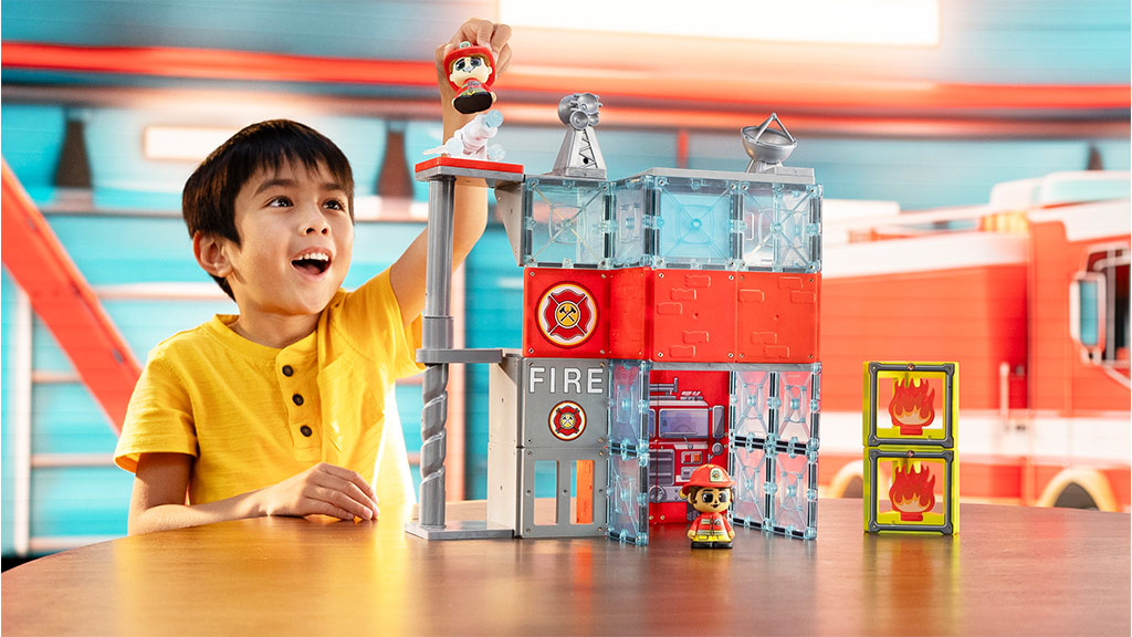 Moose Toys presenta los sets de construcción magnéticos de Tile Town