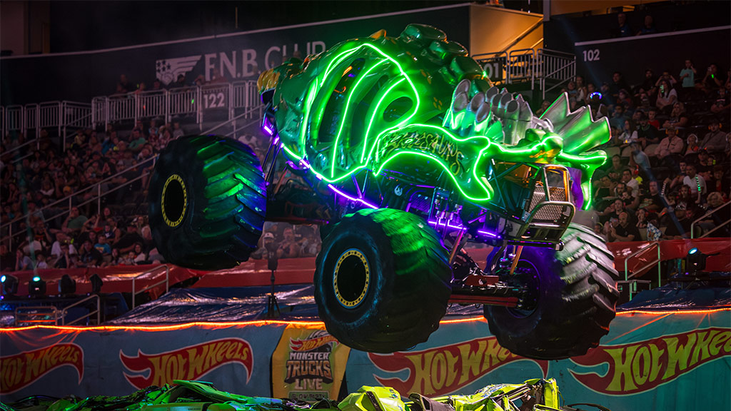 Hot Wheels Monster Truck Live regresa en 2025 con el tema Glow-N-Fire