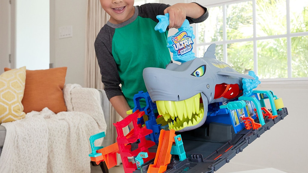 Presentación de juguetes: Mattel Hot Wheels Ultra Shark lavadero de coches