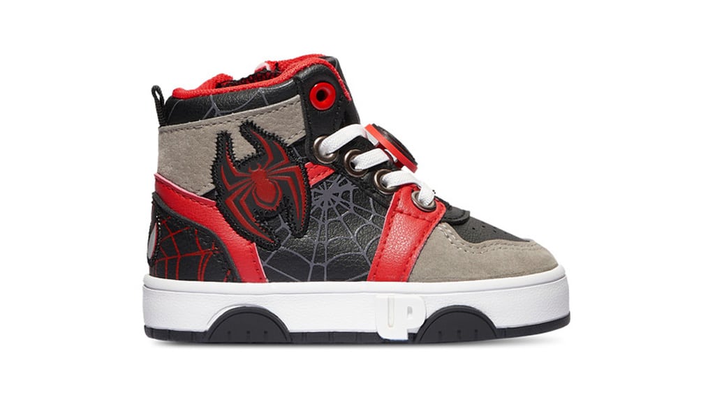 Los niños pueden presumir con los nuevos zapatos de Miles Morales, Spider-Man