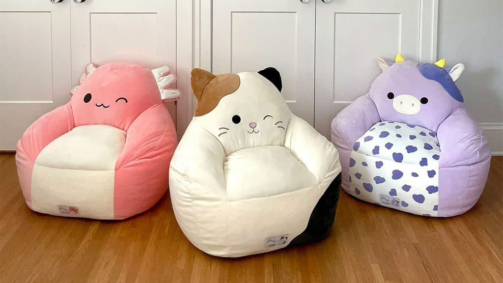 Los niños pueden relajarse en los sillones de frijol Squishmallows