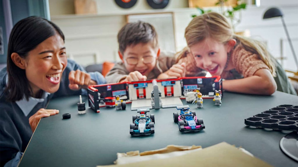 Cruza la línea de meta de ladrillos LEGO con los sets inspirados en la Fórmula 1