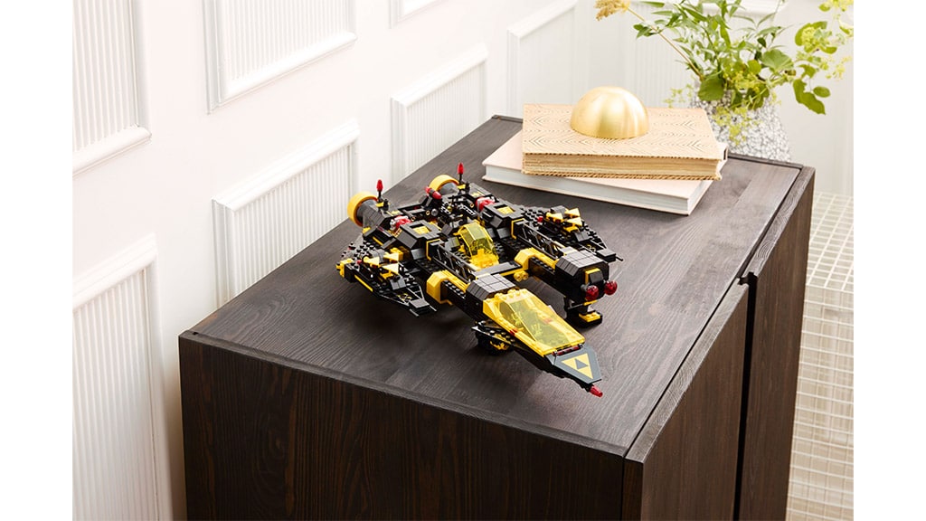 Vuela de regreso a los años 80 con el nuevo set Blacktron Renegade de LEGO