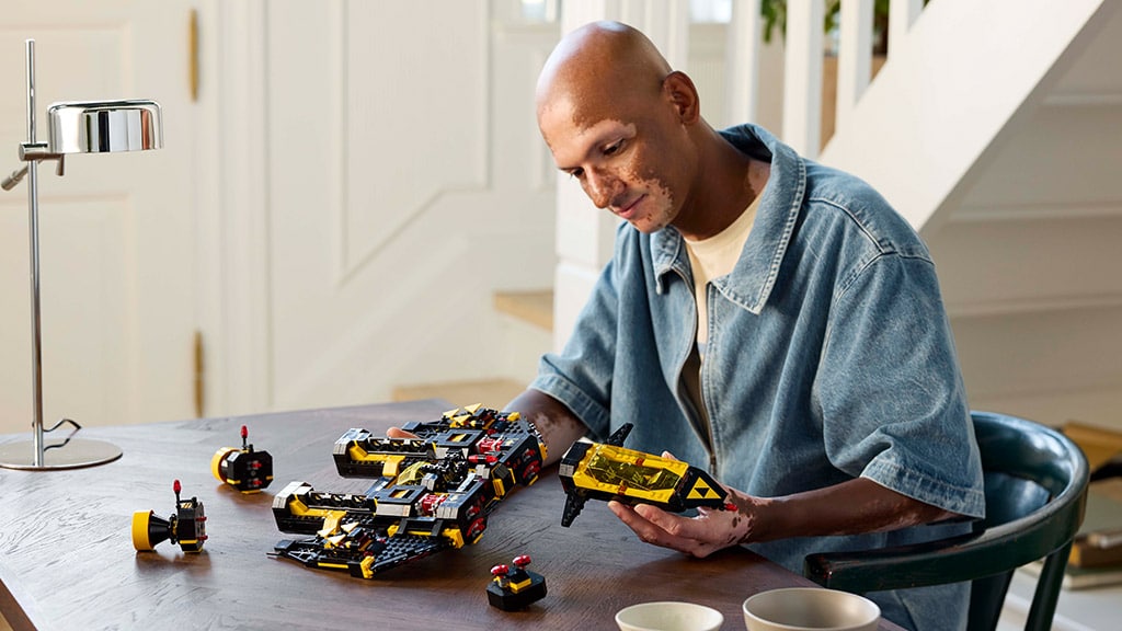 Vuela de regreso a los años 80 con el nuevo set Blacktron Renegade de LEGO