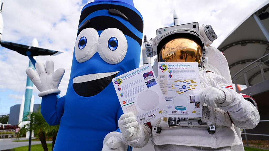 El Crayola Space4All inspira a los niños en el Centro Espacial Kennedy a alcanzar las estrellas