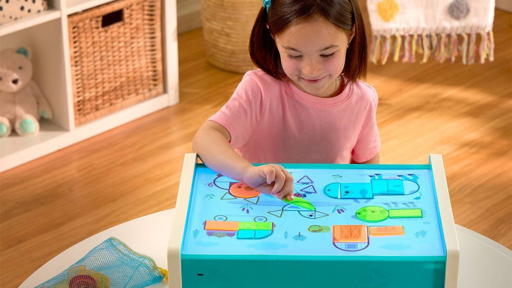 B. Toys Look & Shine Light Box
