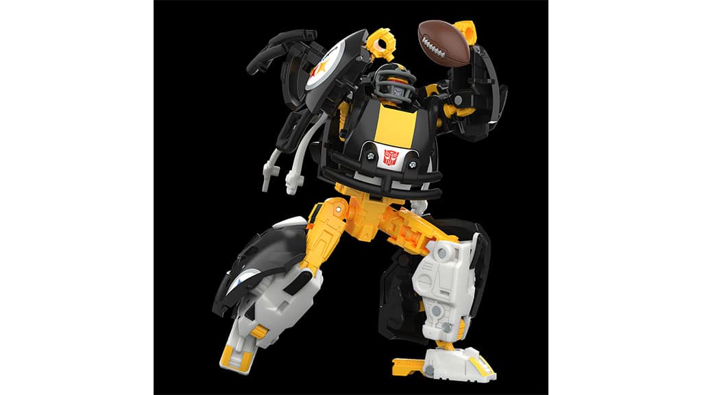 ¡Anima al equipo favorito de la familia con las nuevas figuras de NFL Transformers!