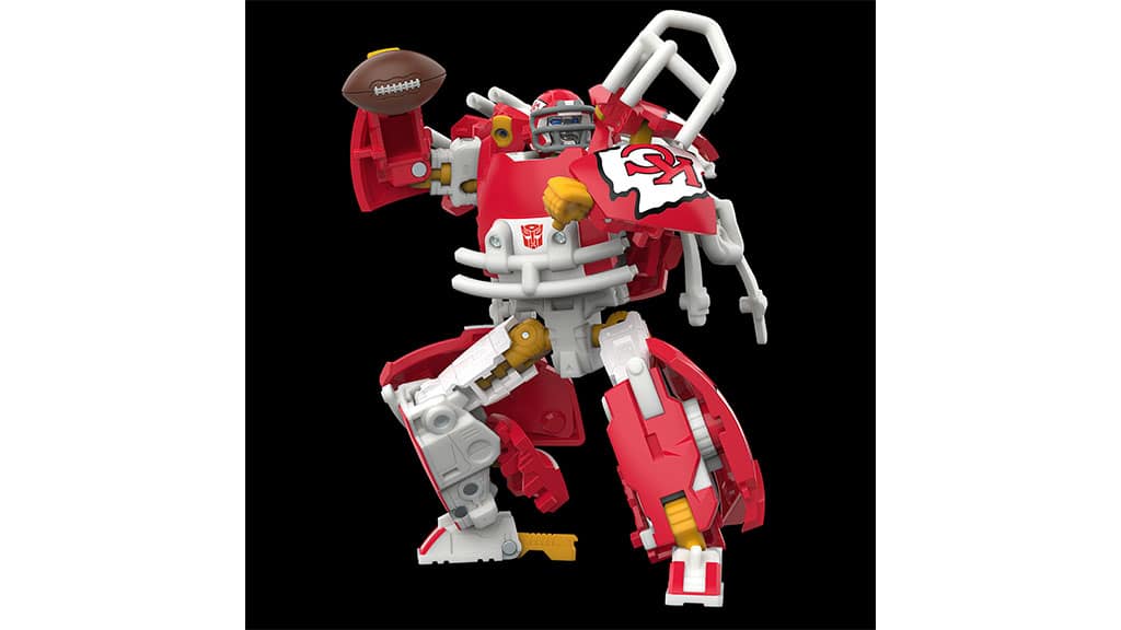 ¡Anima al equipo favorito de la familia con las nuevas figuras de NFL Transformers!
