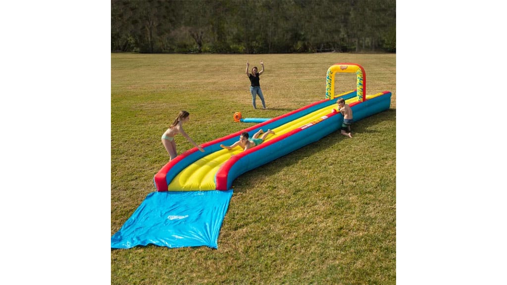 Las familias pueden deslizarse en la diversión de verano con los nuevos toboganes inflables de Wham-O.