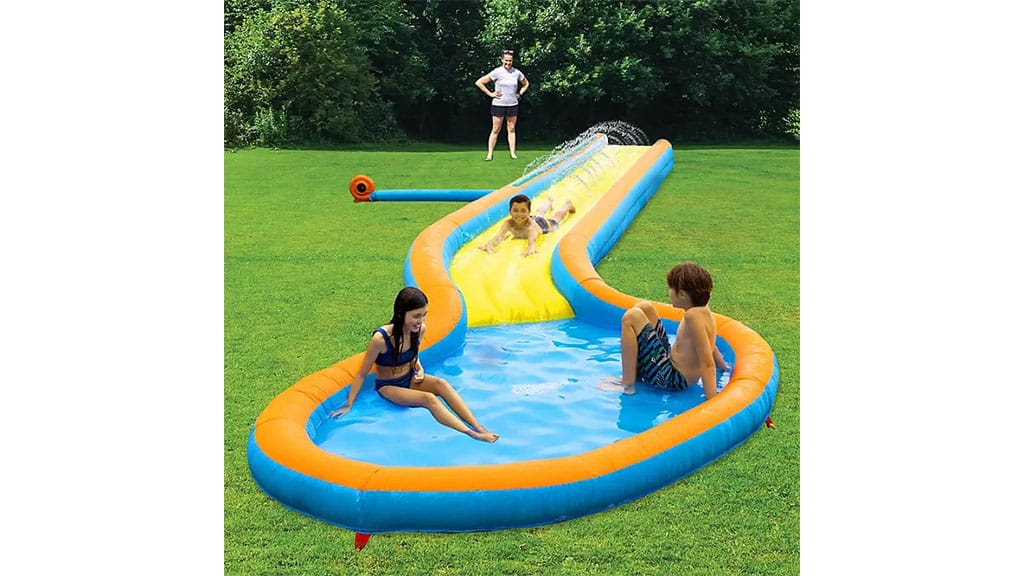 Las familias pueden deslizarse en la diversión de verano con los nuevos toboganes inflables de Wham-O.