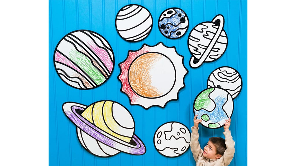 La decoración de pared coloreable y borrable de DoodleFace combina la decoración del hogar con el bricolaje.