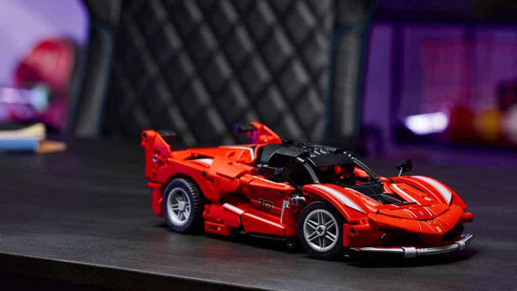 Construye en casa y juega en línea con los nuevos coches LEGO Technic