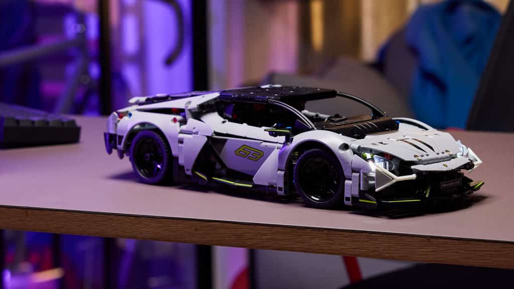 Construye en casa y juega en línea con los nuevos coches LEGO Technic