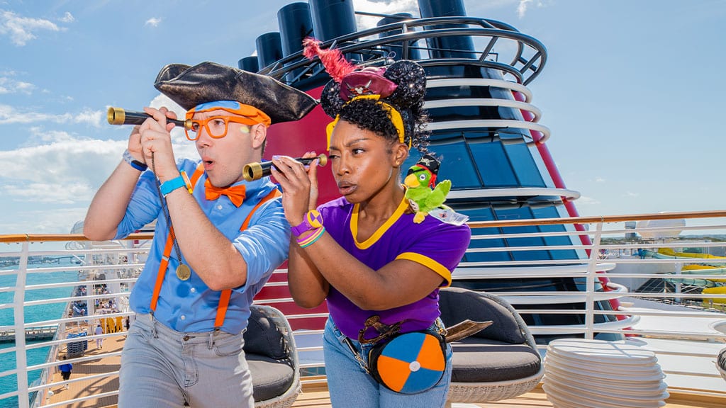 Sumérgete en el mundo de Bluey con la serie de BBC Studios Bluey ¡Bailemos Juntos!