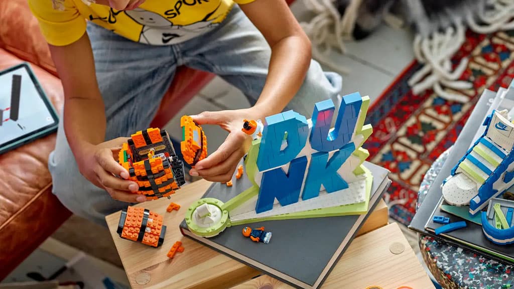 Nike y el Grupo LEGO unen el baloncesto y los bloques de construcción