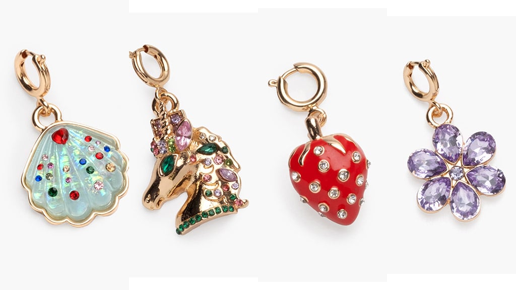 ¡Deja que tu estilo brille con las joyas de charm hechas a mano de Super Smalls!