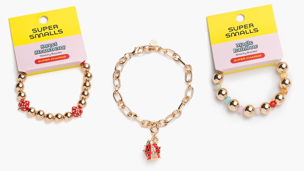 ¡Deja que tu estilo brille con las joyas de charm hechas a mano de Super Smalls!