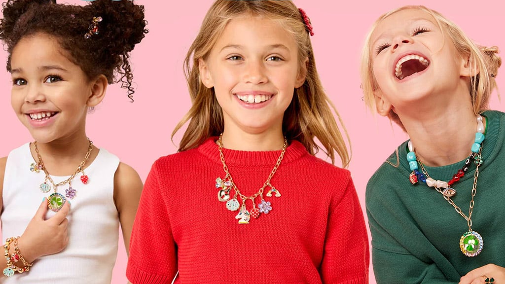 ¡Deja que tu estilo brille con las joyas de charm hechas a mano de Super Smalls!