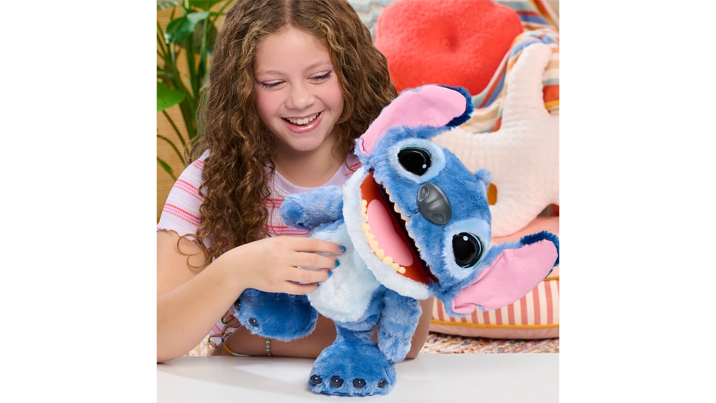 La nueva figura de peluche interactiva Stitch de Just Play promete emociones de otro mundo
