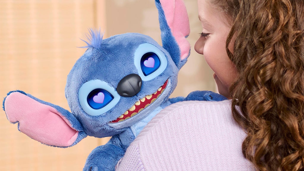 La nueva figura de peluche interactiva Stitch de Just Play promete emociones de otro mundo