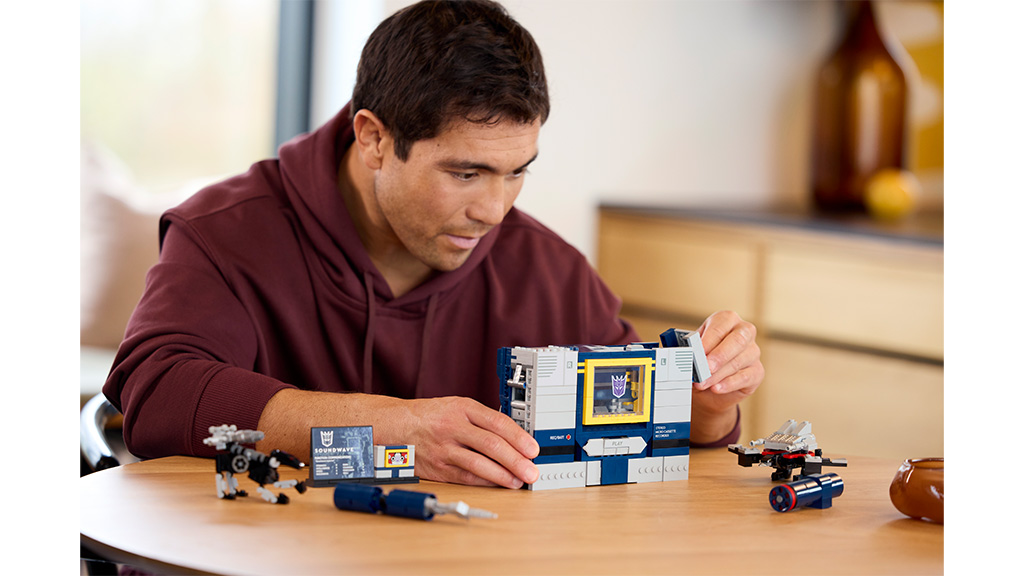 Este robot Soundwave de LEGO Transformers es uno de los sets de construcción más geniales