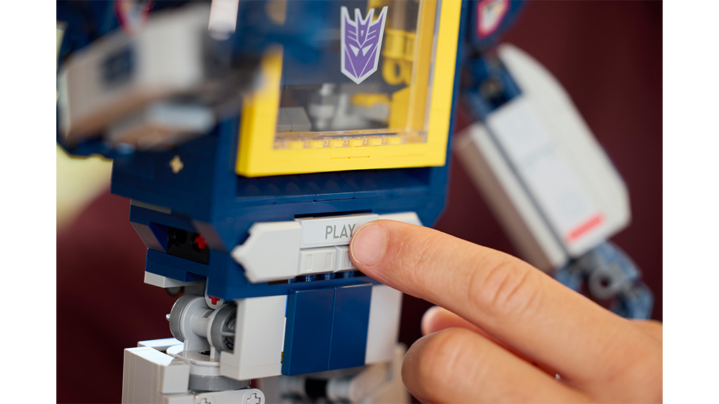 Este robot Soundwave de LEGO Transformers es uno de los sets de construcción más geniales
