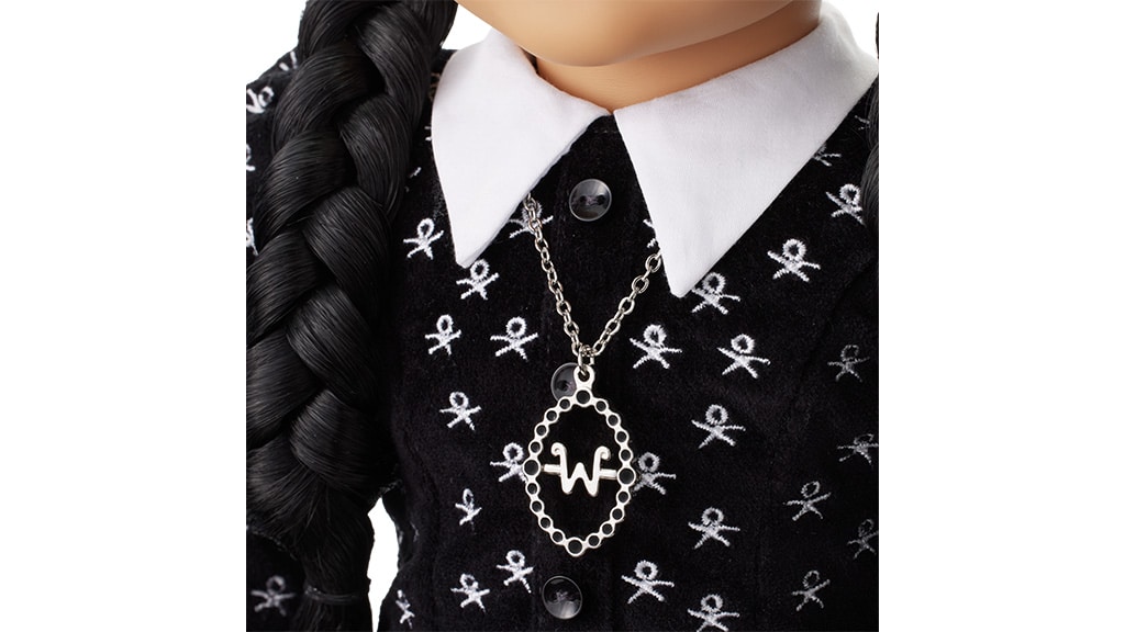 Los niños pueden unirse a la familia Addams con la última muñeca de American Girl.