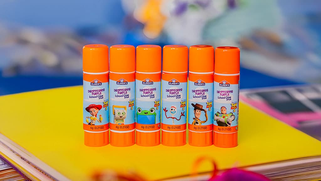 Sharpie y Elmer’s crean con los marcadores y slime conocidos de la película "Toy Story 5"