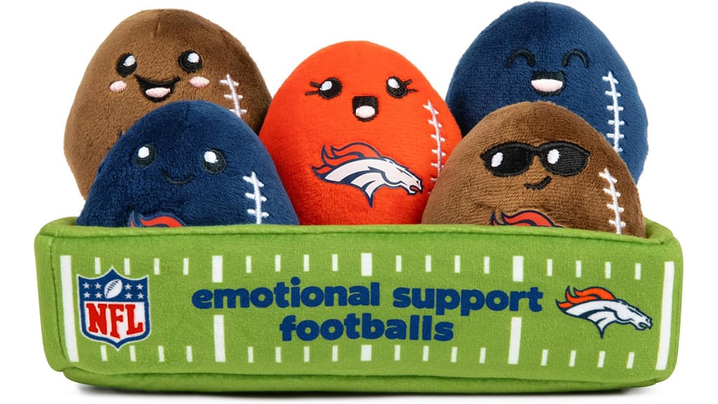 ¡Mira los nuevos peluches de apoyo emocional de la NFL de Relatable!