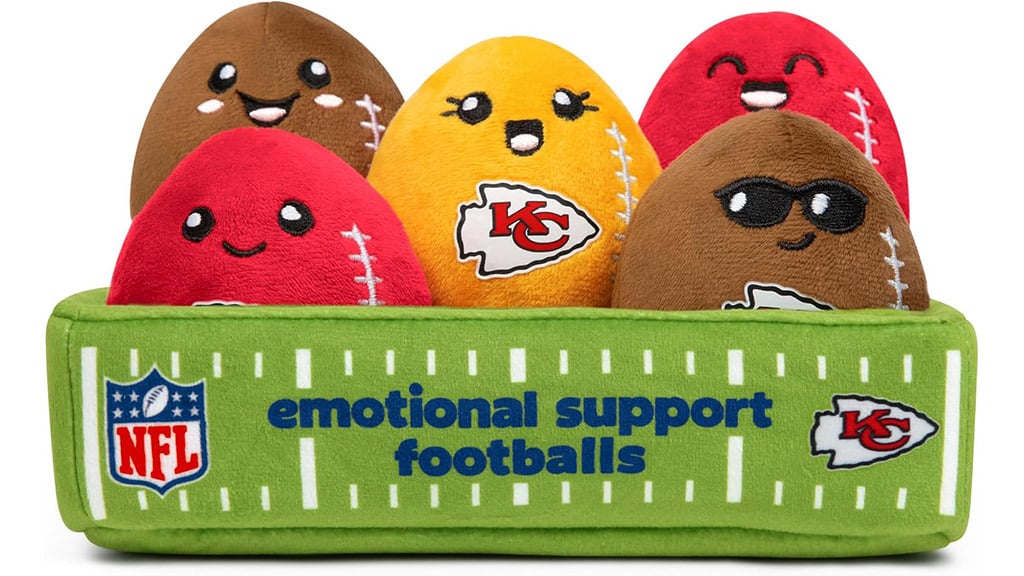¡Mira los nuevos peluches de apoyo emocional de la NFL de Relatable!